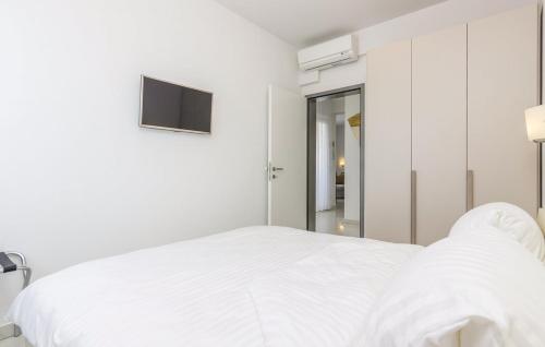 Apartments Funtana with pool