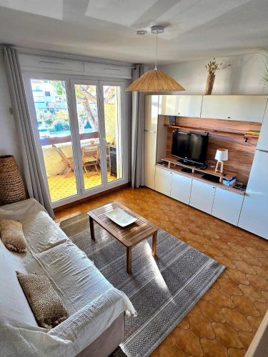 Fidji - à 7min de la mer à pied, avec balcon et parking - BY Auraconciergerie