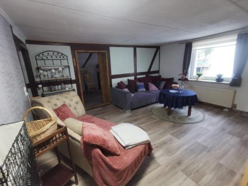 a living room with a couch and a table at Tweet Tohuus in Feldberg
