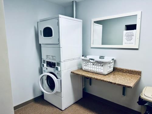 Gambar di galeri bagi Ivey's Motor Lodge di Houlton