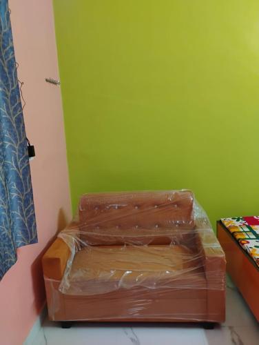 a brown box sitting in a room with a green wall at Geeta Teerth Guest House AC and Non AC Rooms in Ayodhya