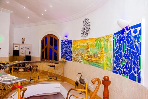 a room with a painting on the wall at Villa Gaudi (Gaoudi) in Akassato