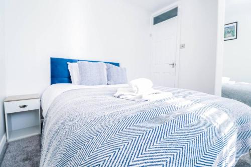 Postel nebo postele na pokoji v ubytování 3br Family Retreat With Free Parking Bexleyheath