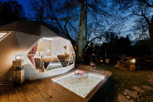 Ein Garten an der Unterkunft ForRest Glamp MiMo