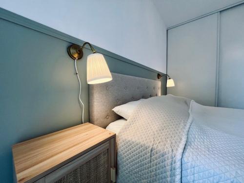 Postel nebo postele na pokoji v ubytování Joli appartement lumineux et calme