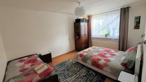 Posteľ alebo postele v izbe v ubytovaní Karki music apartment
