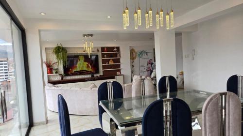 Ruang duduk di PENTHOUSE de lujo con vistas panorámicas en Cusco