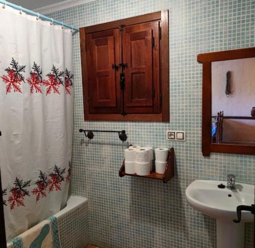Koupelna v ubytování CASAS RURALES HOZ DEL JUCAR