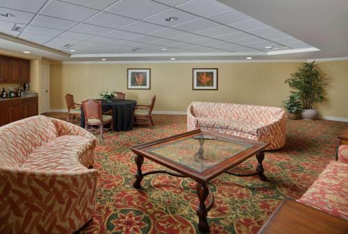 a waiting room with two couches and a table at Royale Palms Condominiums in Myrtle Beach