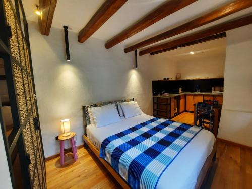 Postel nebo postele na pokoji v ubytování Hostal Suite Le Fabrique