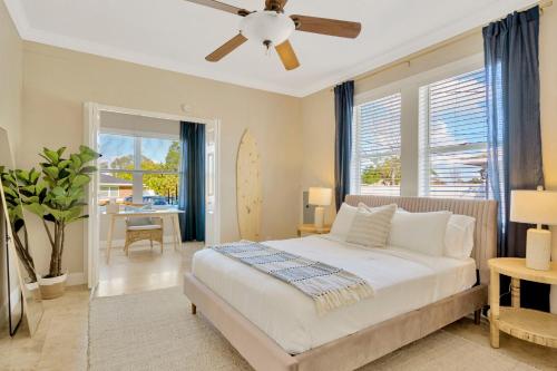 a bedroom with a bed and a ceiling fan at 5BR Villa with Heated Pool & BBQ - SoHo, Downtown Tampa and Airport in Tampa