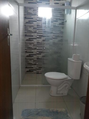 a bathroom with a toilet and a shower at Apartamento Maragogi Peroba in Maragogi