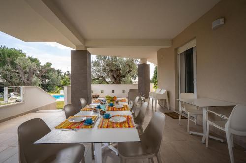 Χώρος καθιστικού στο Villa Torricella Pool and Sunny Garden - Happy Rentals
