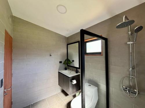 Ένα μπάνιο στο Huelemolle Lodge Pucón