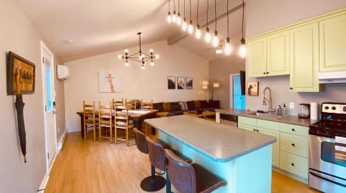 a kitchen and living room with a dining room at KingstonStays The Neighbourhood, Expansive loft, free parking in Kingston
