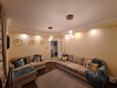 a living room with a couch and chairs in a room at Luxurious 3 bed Flat in Kilburn in London