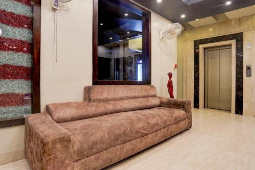 Χώρος καθιστικού στο Super Townhouse Bani Park Formerly Aroma Residency