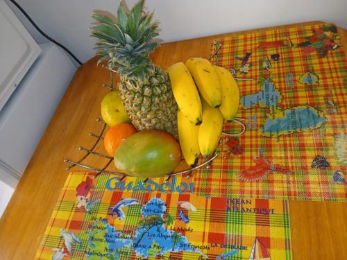 a basket of fruit sitting on top of a table at Smart-lidays in Sainte-Anne