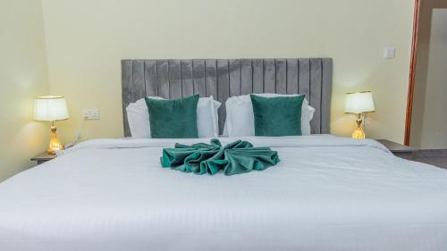 Ένα ή περισσότερα κρεβάτια σε δωμάτιο στο Riverside Haven 4BR Modern Spacious Home