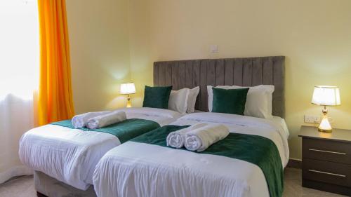 Ένα ή περισσότερα κρεβάτια σε δωμάτιο στο Riverside Haven 4BR Modern Spacious Home