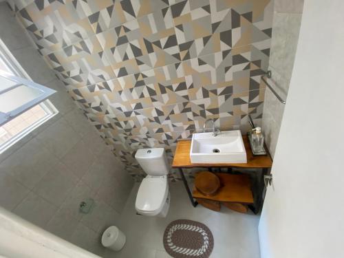 Et badeværelse på Casa grande com jardim