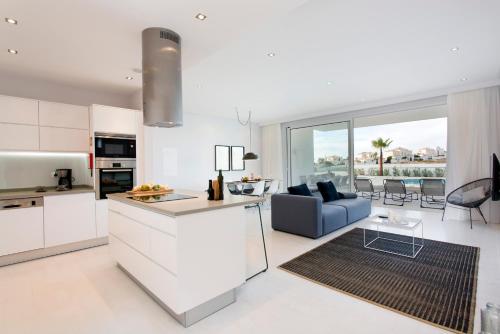 ValMar Ocean and Pool View Apartment