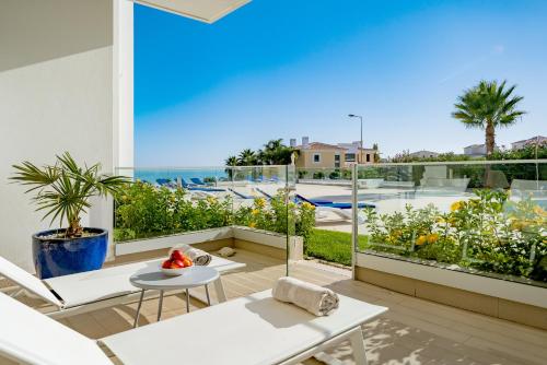 ValMar Ocean and Pool View Apartment