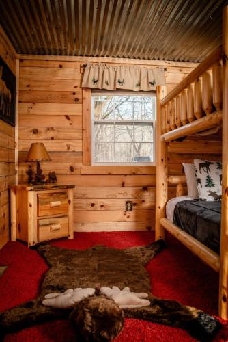Gambar di galeri bagi Hocking Hills Cabin, Hot Tub, Private Pond di Stella