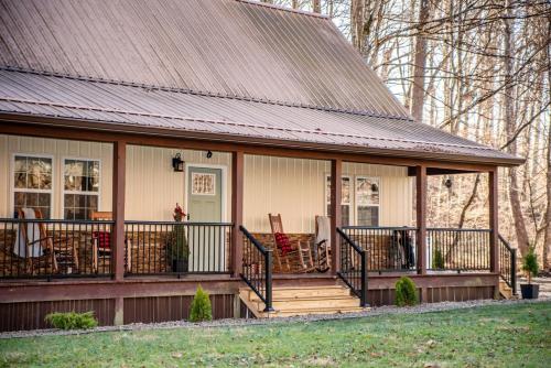 Gambar di galeri bagi Hocking Hills Cabin, Hot Tub, Private Pond di Stella