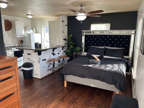 a bedroom with a bed and a kitchen at Trendy and modern apartment at rice village in Houston