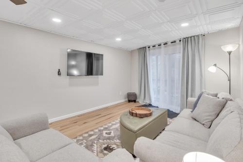 Μια τηλεόραση ή/και κέντρο ψυχαγωγίας στο Deerfield Hideaway at Old Rocky home