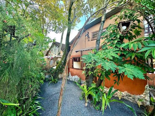 Taman di luar house in the Garden