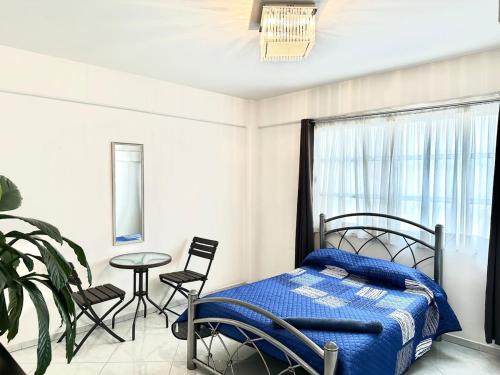 a bedroom with a bed and a table and chairs at Departamento Completo Centro Historico in Mexico City