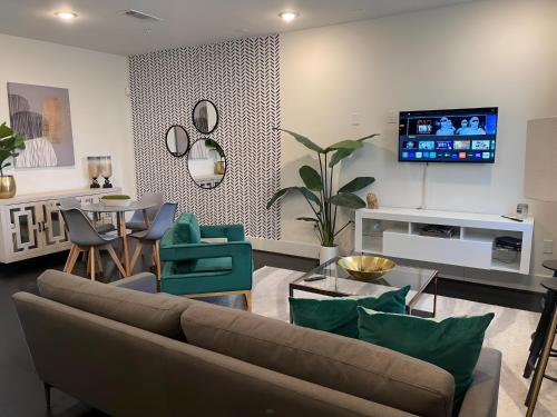 Gallery image of Downtown Houston Gem Stylish, Central & Self Check-In in Houston