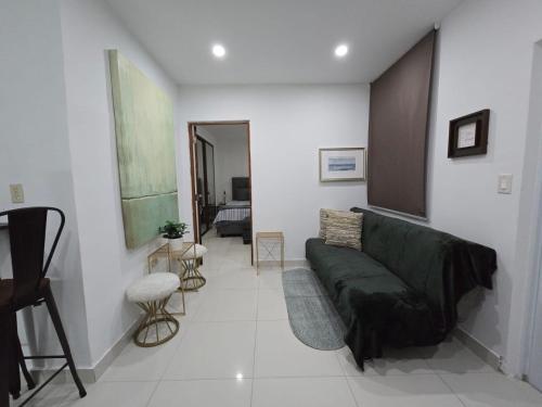 a living room with a green couch in a room at Reparto Metropolitano Apartments II in San Juan
