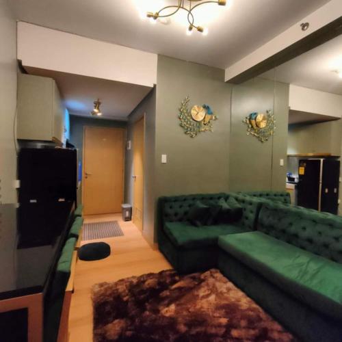 Χώρος καθιστικού στο Lucky One! Staycation Trees Residences Near SM Fairview