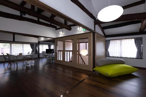 Posezení v ubytování MEMORY GATEWAY HOTEL 101 Katayamatei