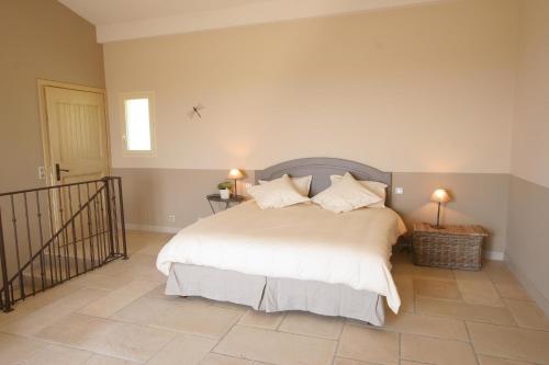 Cama o camas de una habitación en Olives et Libellules