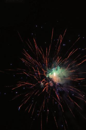 a firework exploding in the sky at night at Dali Shuanglang Anqi'erhai Resort Hotel in Dali Shuanglang