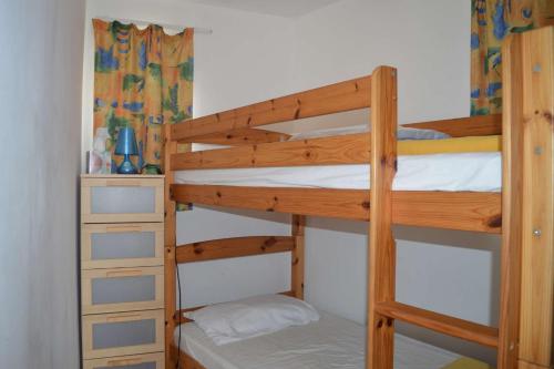 quelques lits superposés dans une chambre dans l'établissement Appart T1 BANYULS SUR MER LA GRANDE BLEUE BN410-023, à Banyuls-sur-Mer