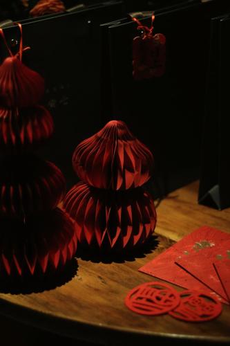 two red cupcakes sitting on top of a table at Dali Shuanglang Anqi'erhai Resort Hotel in Dali Shuanglang