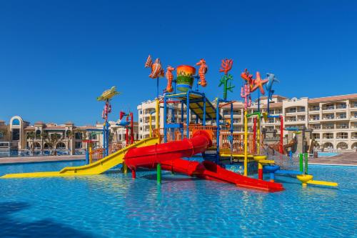Πισίνα στο ή κοντά στο Pickalbatros White Beach Resort - Hurghada