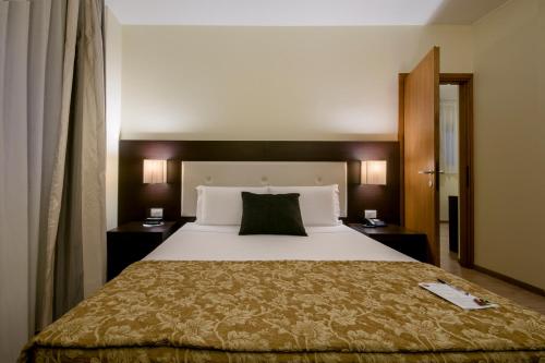 Postel nebo postele na pokoji v ubytování Hotel Executive