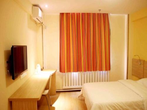 a hotel room with a bed and a window at 7 Days Inn Bijie Jinsha Hebin Road in Jinsha