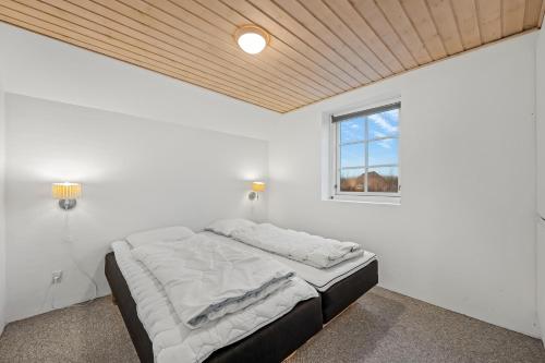 Katil atau katil-katil dalam bilik di Large 18-Person Pool House With Activity Room, Built In 2011
