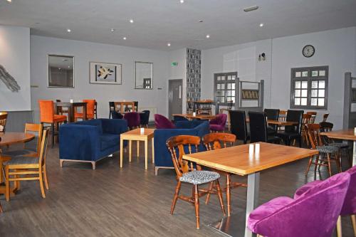 Ruang duduk di Quality Hotel Coventry