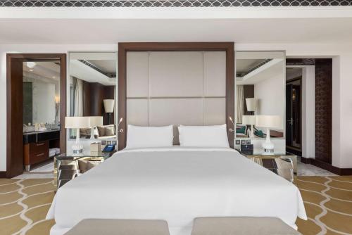 Hilton Dubai Al Habtoor City Image