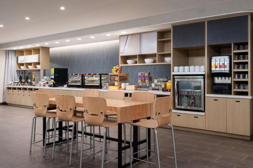 Η κουζίνα ή μικρή κουζίνα στο Home2 Suites By Hilton Winter Haven