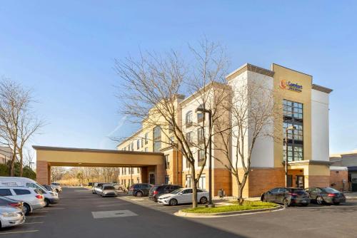 a parking lot with cars parked in front of a building at Comfort Inn & Suites Arlington Heights - Schaumburg in Arlington Heights