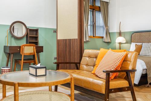 a living room with a couch and a table at Jiufen Nostalgic Inn in Jiufen